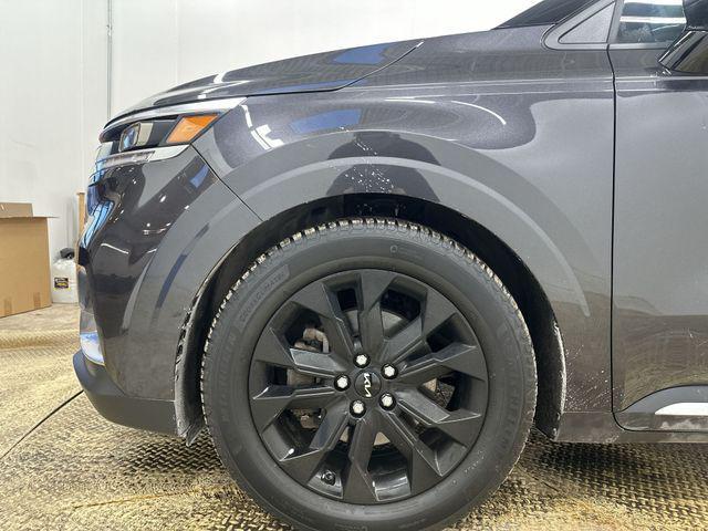 used 2022 Kia Carnival car, priced at $28,650