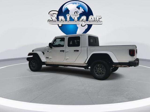 new 2026 Jeep Gladiator car, priced at $44,279