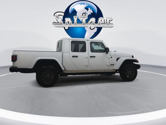 new 2026 Jeep Gladiator car, priced at $44,279