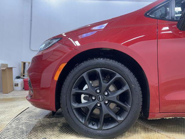 used 2025 Chrysler Pacifica car, priced at $34,750