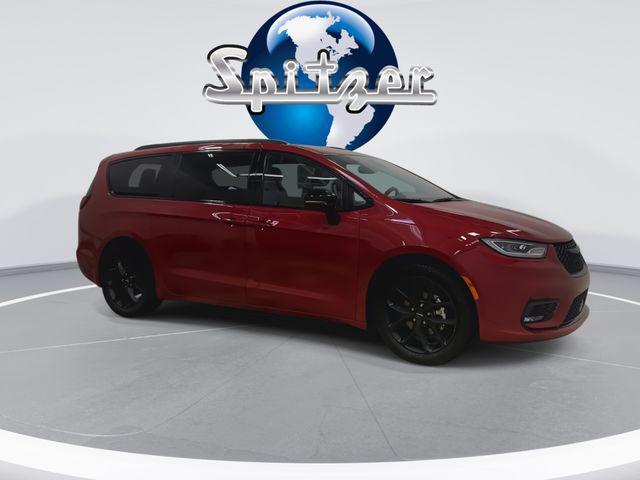 used 2025 Chrysler Pacifica car, priced at $34,750