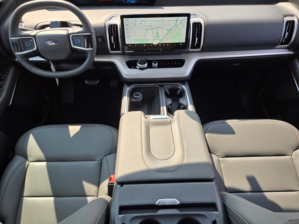 new 2025 Ford Expedition car, priced at $70,570
