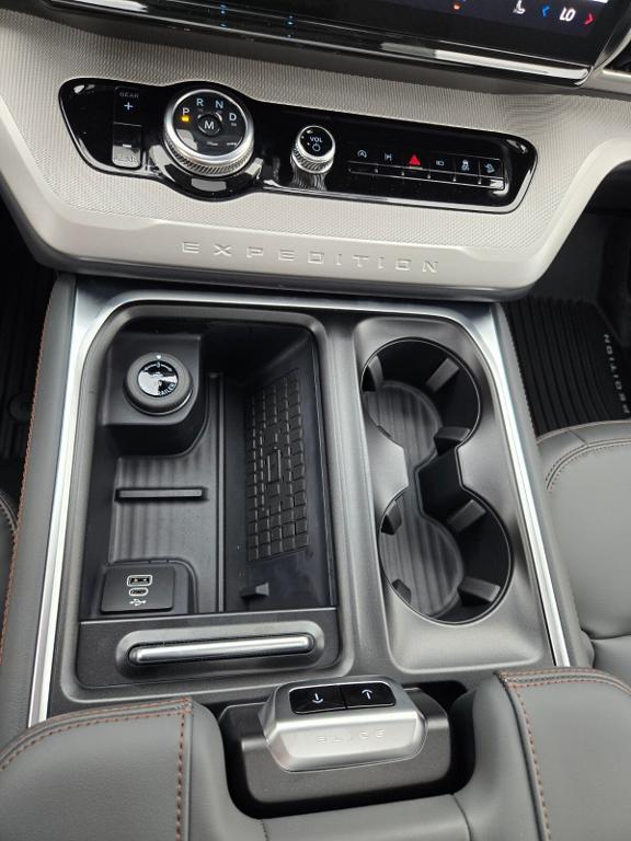 new 2025 Ford Expedition Max car, priced at $72,669