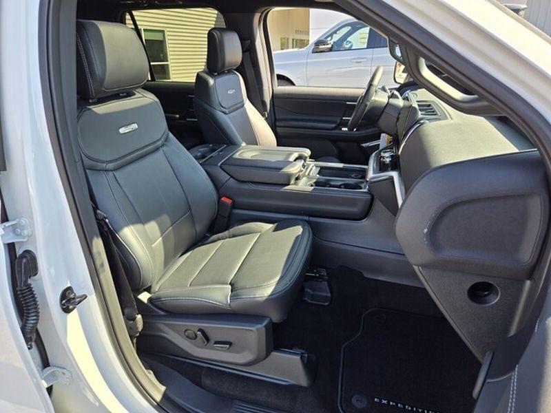 new 2025 Ford Expedition car, priced at $81,856
