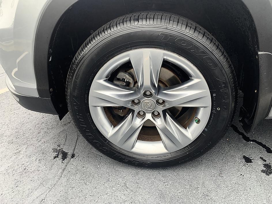 used 2015 Toyota Highlander car, priced at $19,377