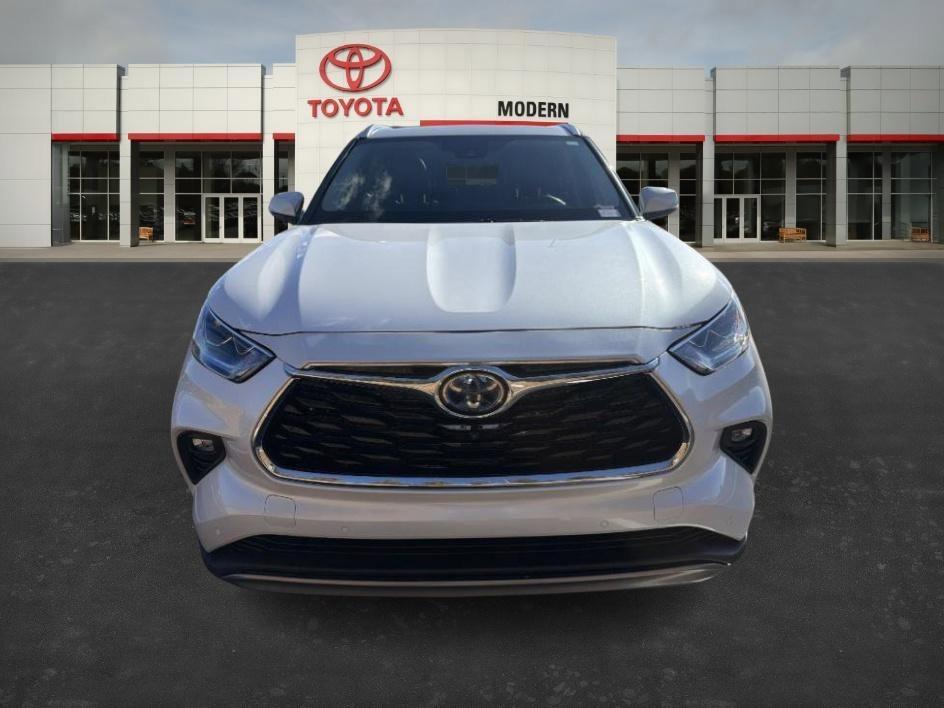 used 2024 Toyota Highlander Hybrid car, priced at $46,994