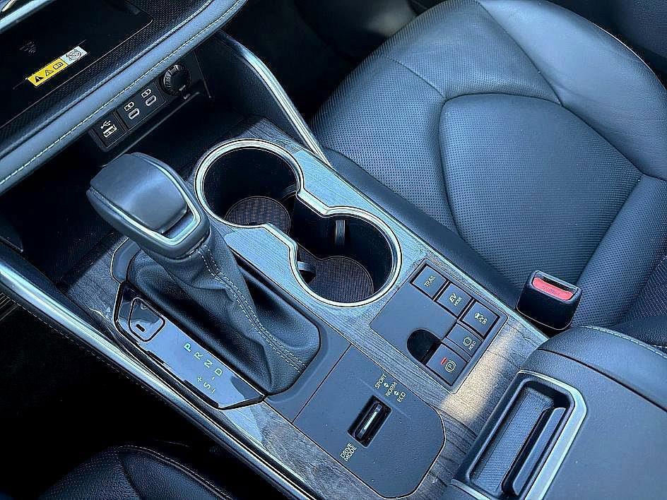 used 2024 Toyota Highlander Hybrid car, priced at $46,994