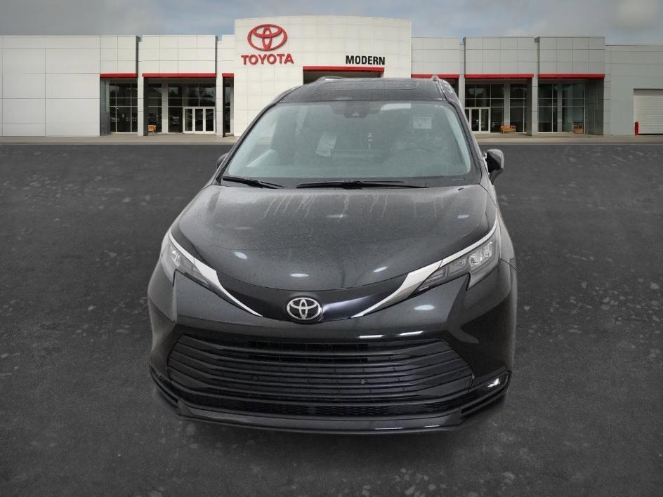 new 2026 Toyota Sienna car, priced at $47,412