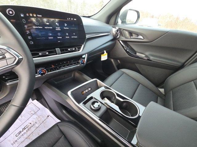 new 2026 Chevrolet Equinox car, priced at $32,180