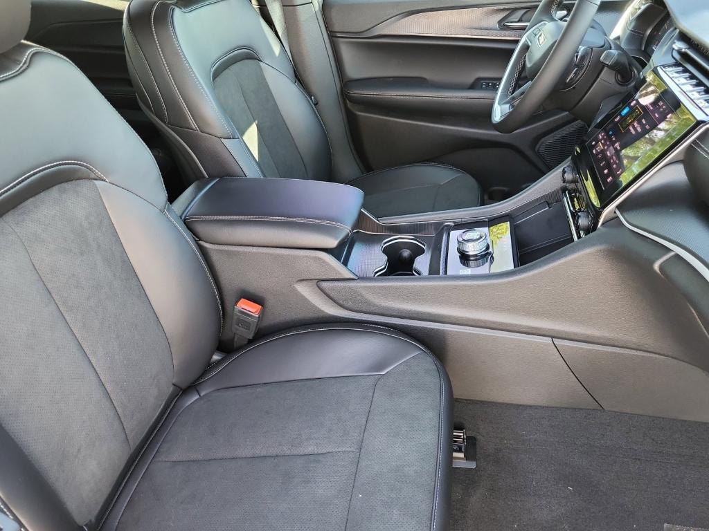 new 2025 Jeep Grand Cherokee L car, priced at $41,521