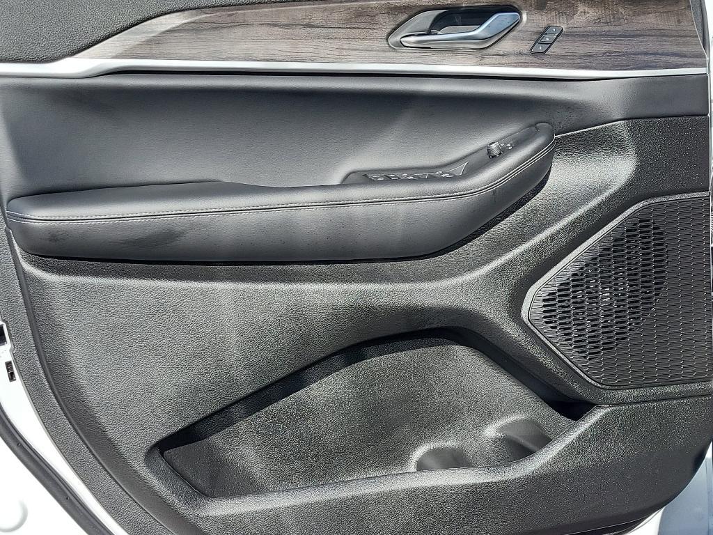 new 2025 Jeep Grand Cherokee car, priced at $43,366