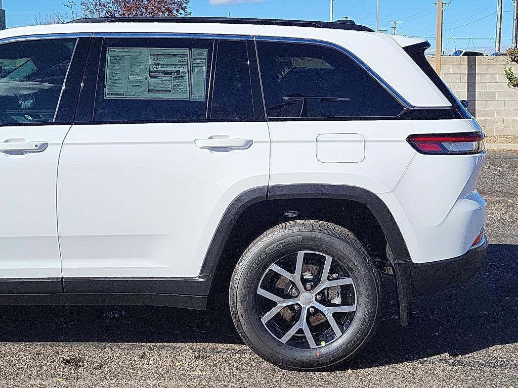 new 2025 Jeep Grand Cherokee car, priced at $43,366