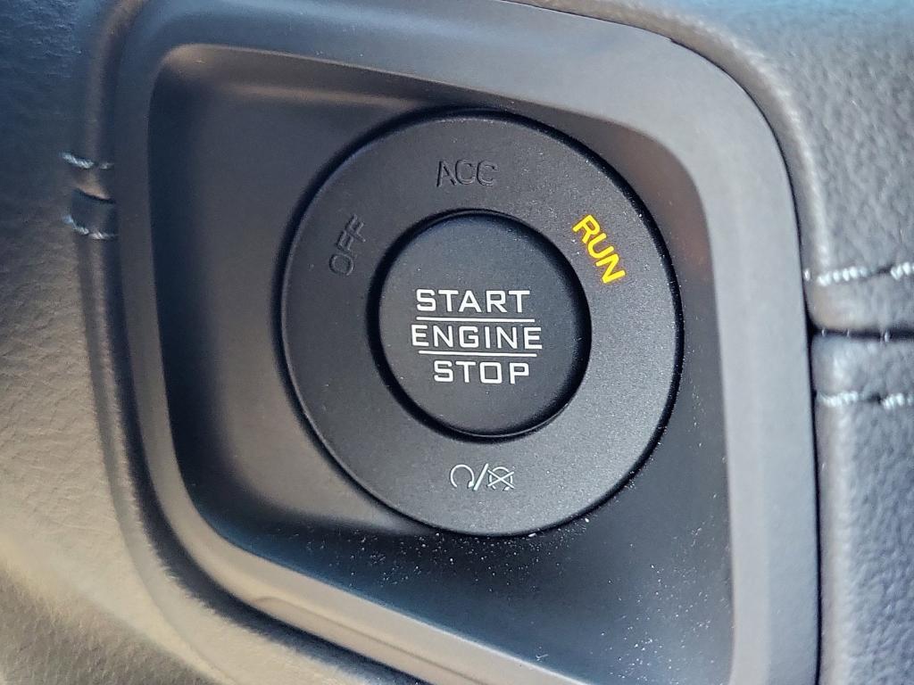 new 2025 Jeep Gladiator car, priced at $44,956