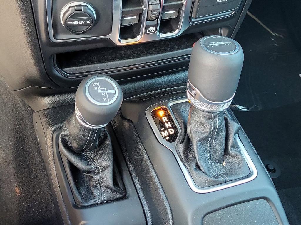 new 2025 Jeep Gladiator car, priced at $44,956