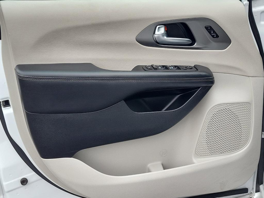 used 2024 Chrysler Pacifica car, priced at $29,987