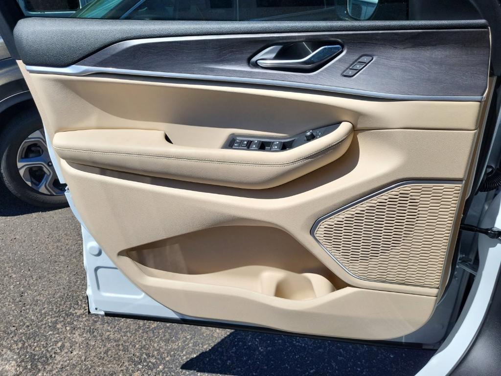 new 2025 Jeep Grand Cherokee L car, priced at $47,006