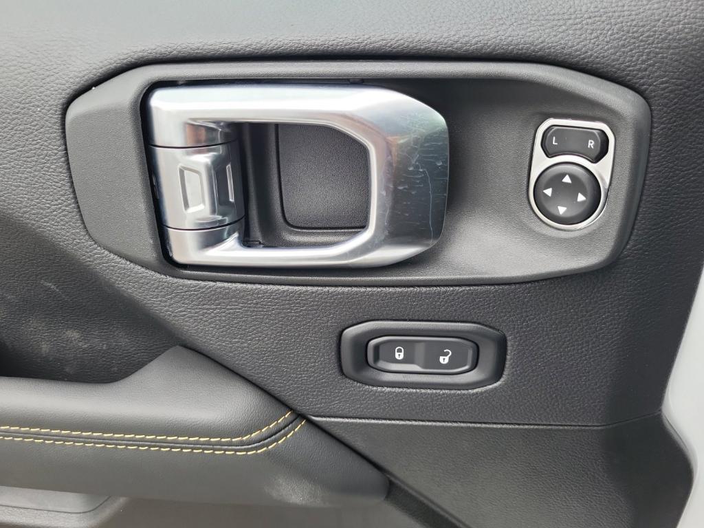 new 2025 Jeep Wrangler car, priced at $52,706