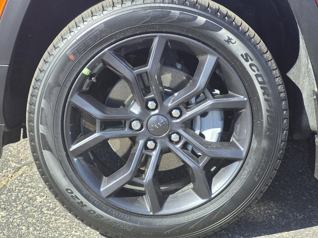 new 2025 Jeep Grand Cherokee car, priced at $52,576