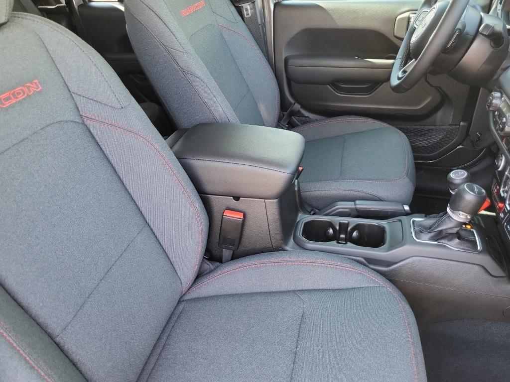 new 2025 Jeep Gladiator car, priced at $48,601