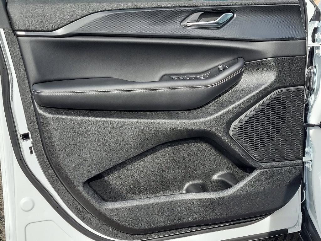 new 2025 Jeep Grand Cherokee car, priced at $36,671