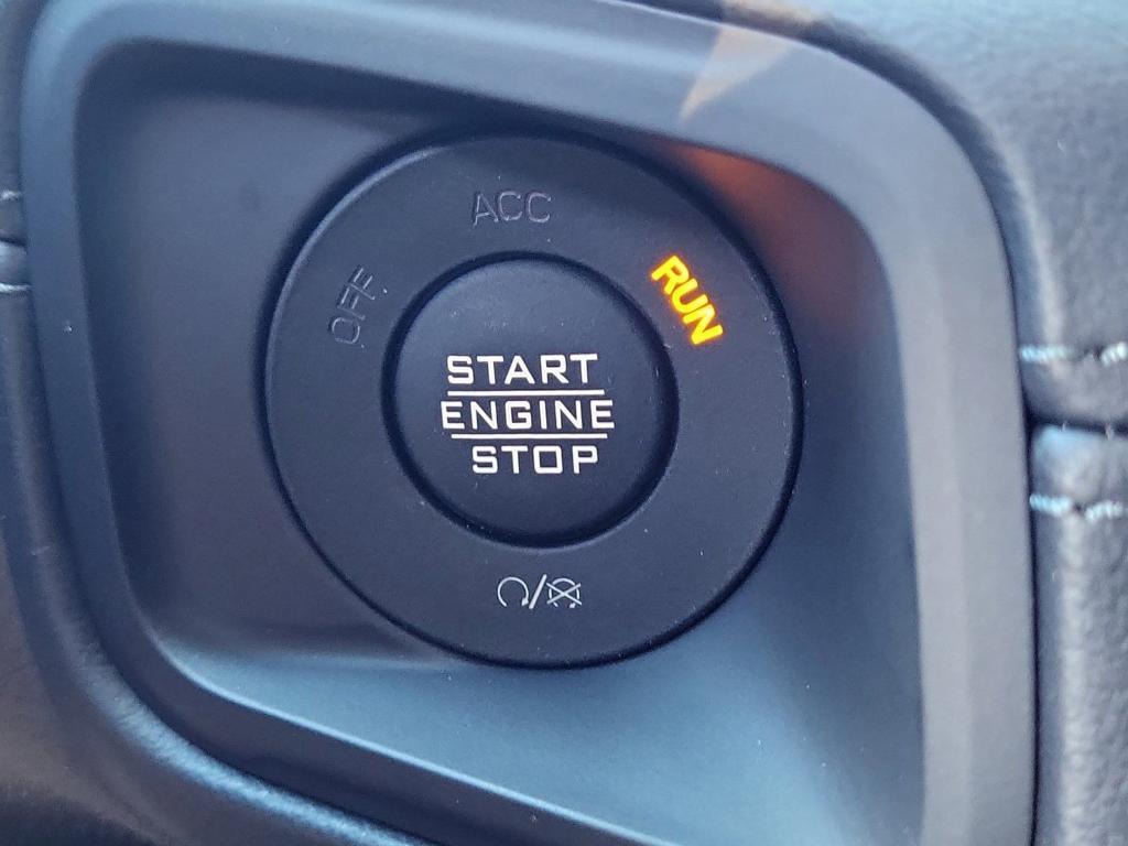 new 2025 Jeep Gladiator car, priced at $49,601