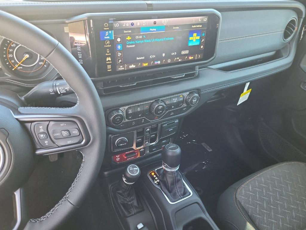 new 2025 Jeep Gladiator car, priced at $49,601