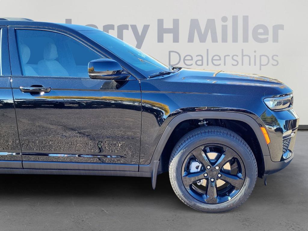 new 2025 Jeep Grand Cherokee car, priced at $50,976