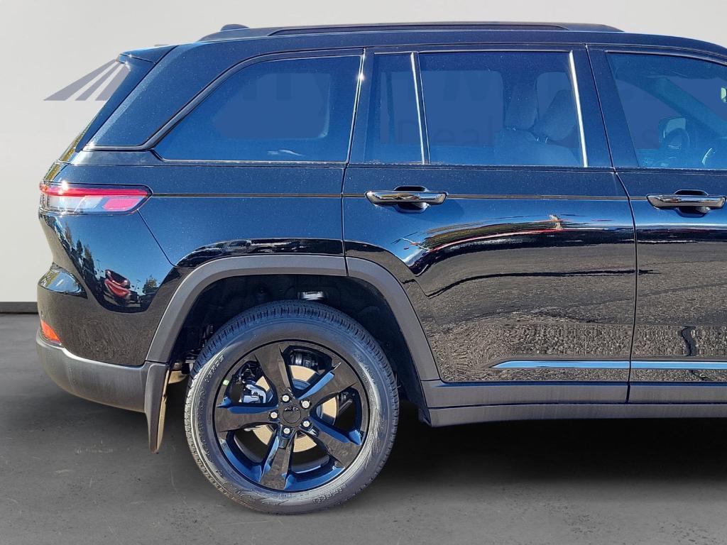 new 2025 Jeep Grand Cherokee car, priced at $50,976
