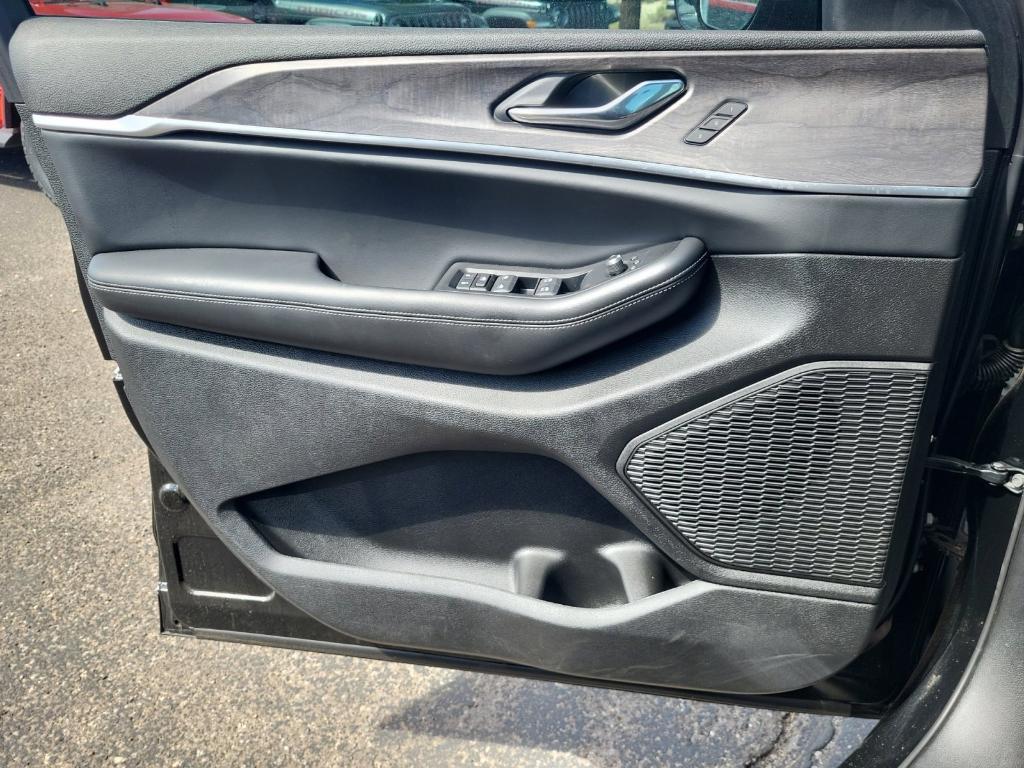 new 2025 Jeep Grand Cherokee L car, priced at $39,591