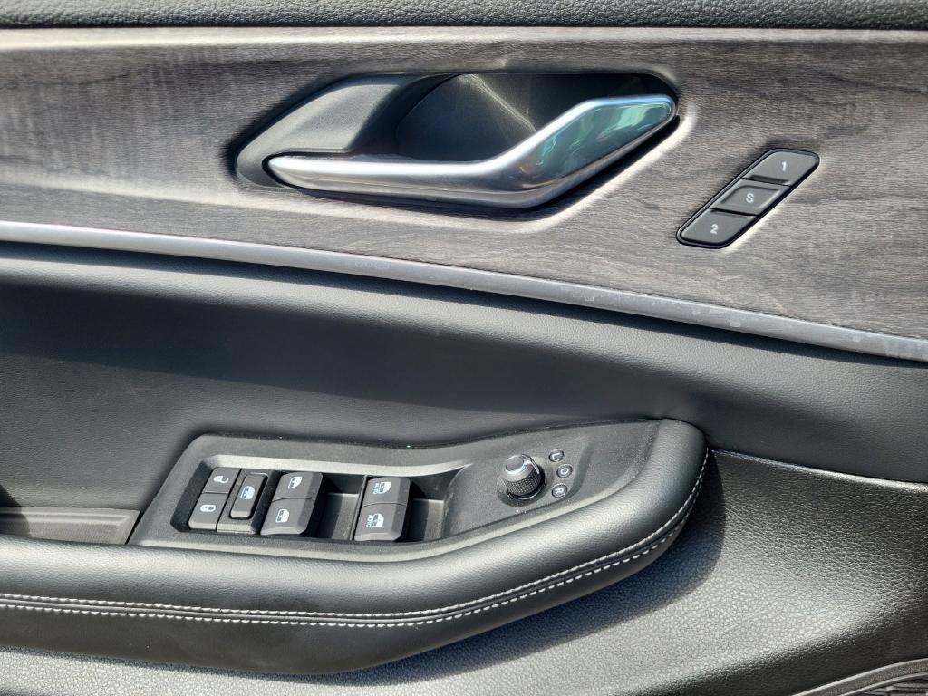 new 2025 Jeep Grand Cherokee L car, priced at $39,591