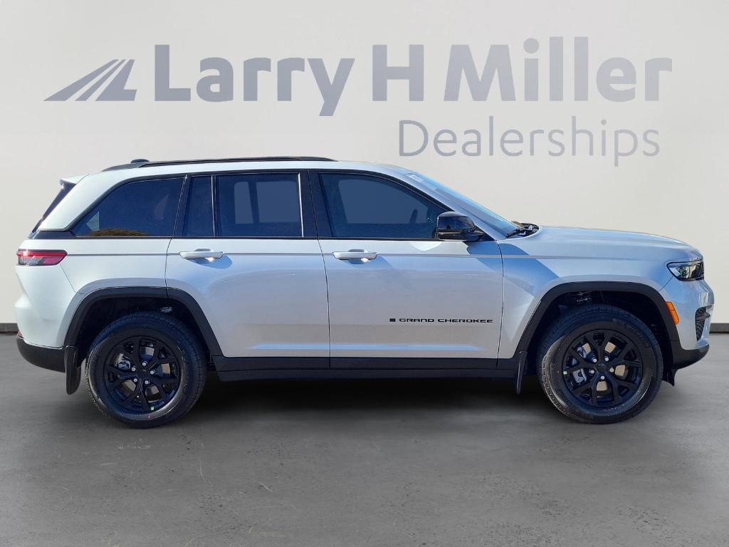 new 2025 Jeep Grand Cherokee car, priced at $42,696