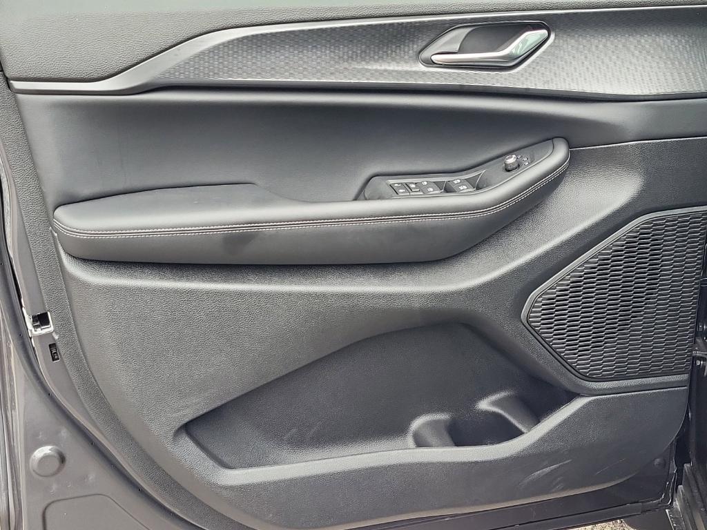 new 2025 Jeep Grand Cherokee car, priced at $44,341