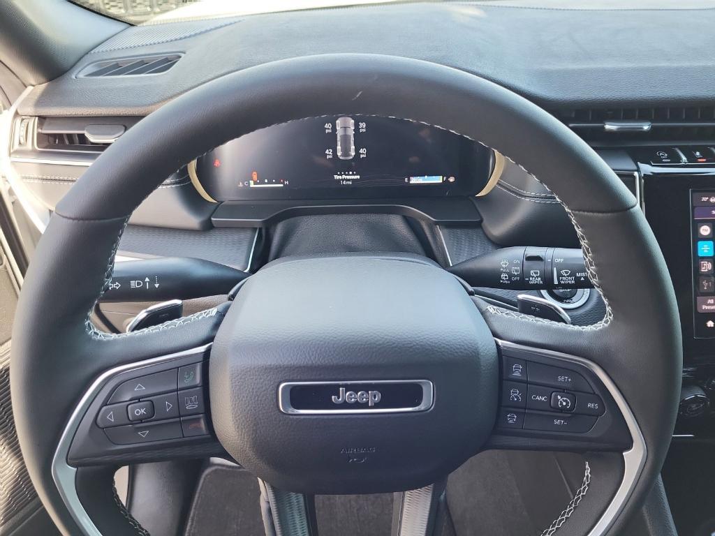 new 2025 Jeep Grand Cherokee car, priced at $42,101