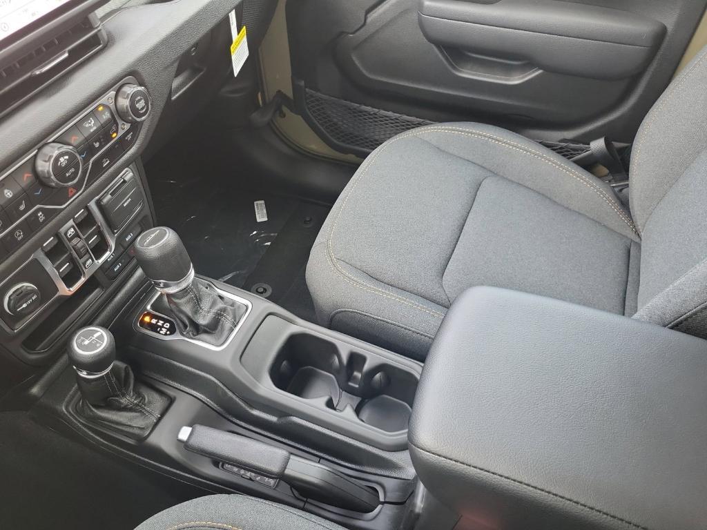 new 2025 Jeep Gladiator car, priced at $43,741