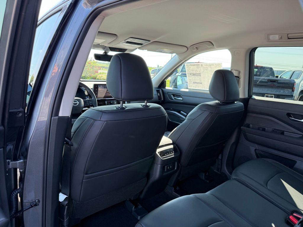 new 2026 Nissan Pathfinder car, priced at $39,576