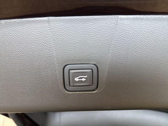 used 2023 Chevrolet Traverse car, priced at $30,995