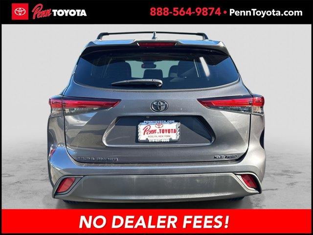 used 2022 Toyota Highlander car, priced at $32,729