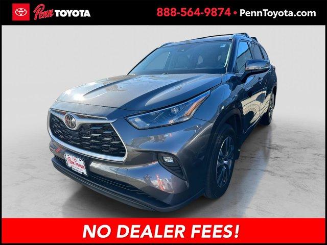 used 2022 Toyota Highlander car, priced at $32,729