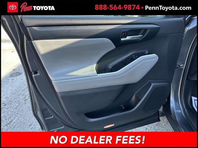 used 2022 Toyota Highlander car, priced at $29,229