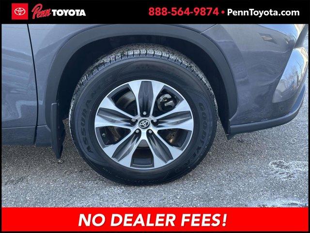 used 2022 Toyota Highlander car, priced at $29,229