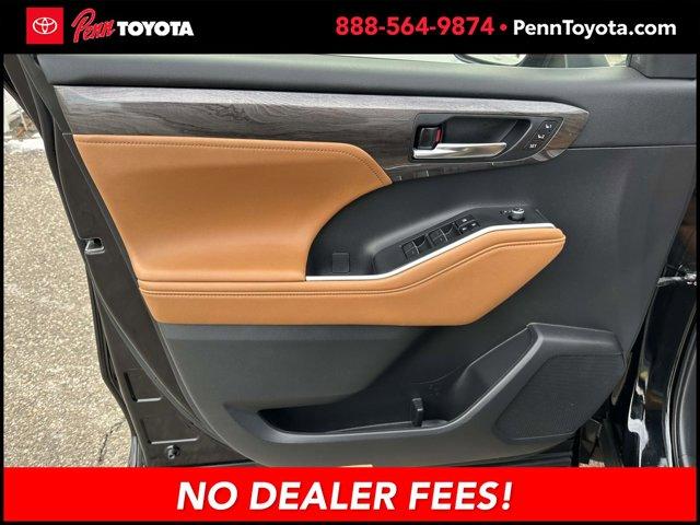 used 2023 Toyota Highlander car, priced at $40,847