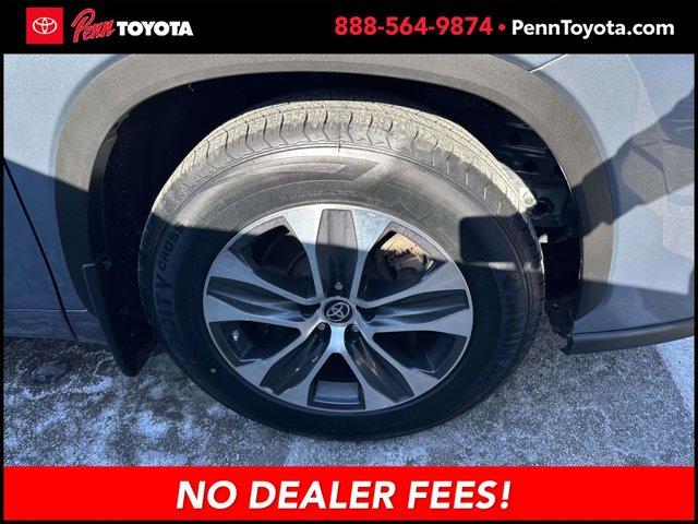 used 2022 Toyota Highlander car, priced at $30,428