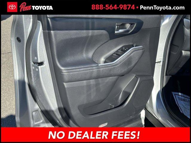 used 2023 Toyota Highlander car, priced at $32,582