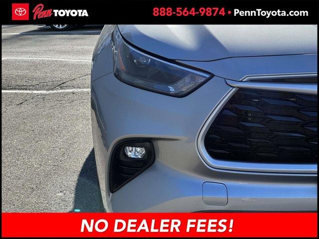 used 2023 Toyota Highlander car, priced at $32,582