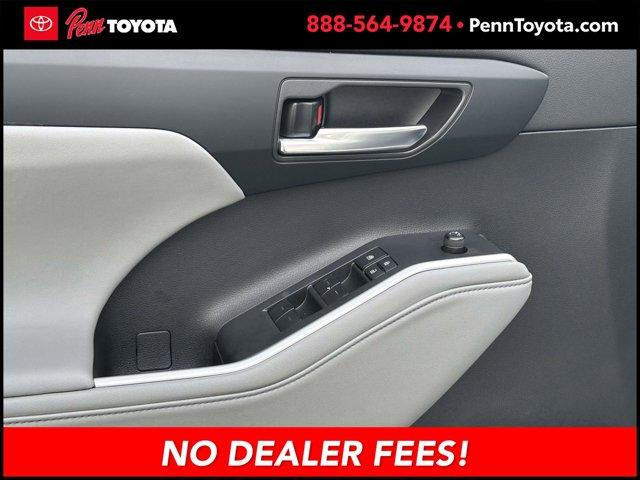 used 2022 Toyota Highlander car, priced at $32,547