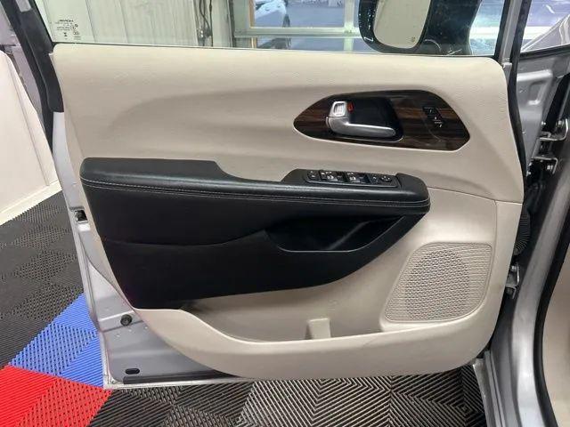 used 2024 Chrysler Pacifica car, priced at $33,998