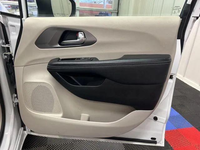 used 2023 Chrysler Pacifica car, priced at $24,998
