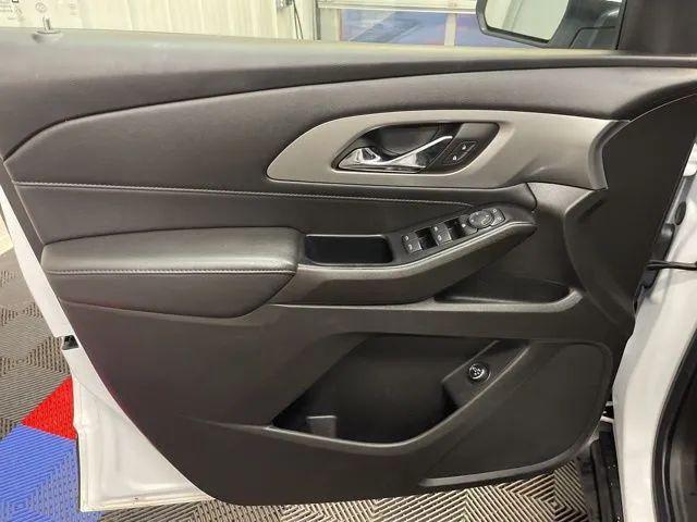 used 2023 Chevrolet Traverse car, priced at $24,995