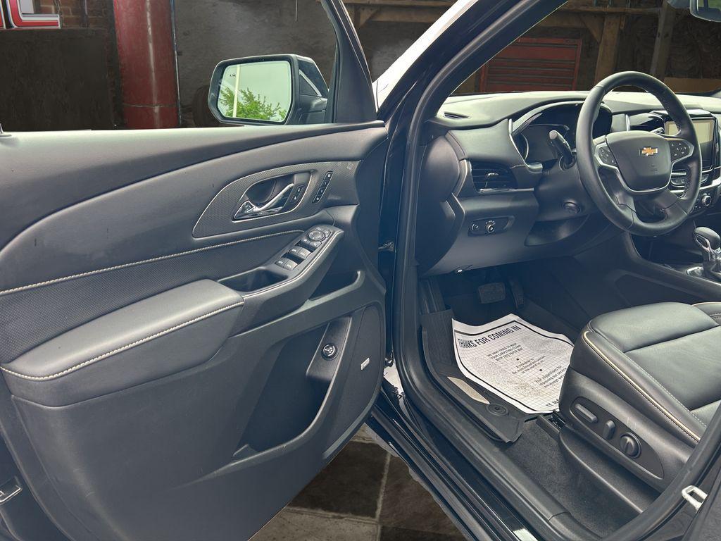 used 2023 Chevrolet Traverse car, priced at $37,186