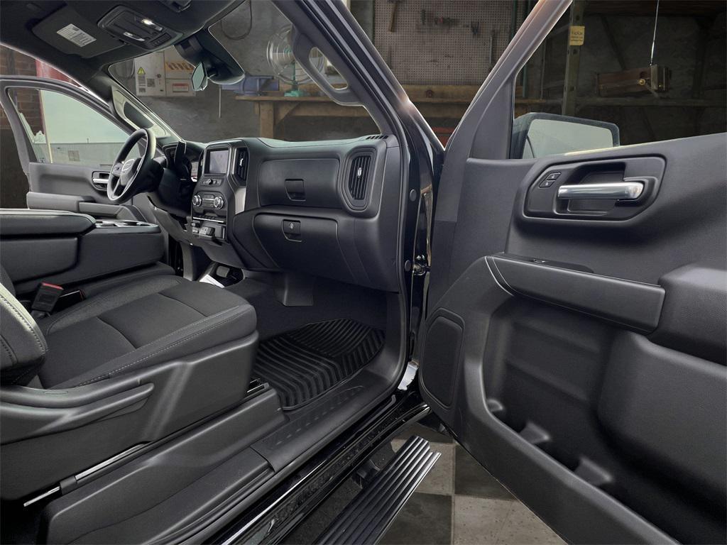 used 2025 GMC Sierra 1500 car, priced at $35,641